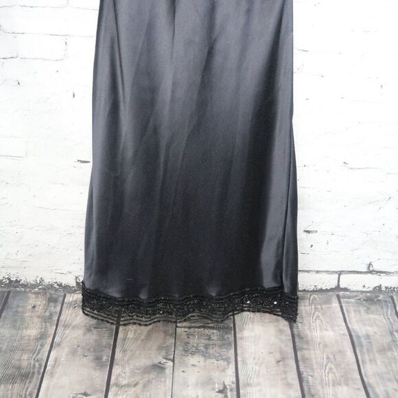 VICKI SOBLE BLACK SILK WITH EMBROIDERED AND BEADED SLEEVE & HEM MIDI DRESS - Picture 4 of 10